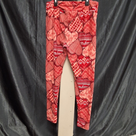 LuLaRoe Kids Leggings - Red and Pink Pattern - Picture 5 of 11